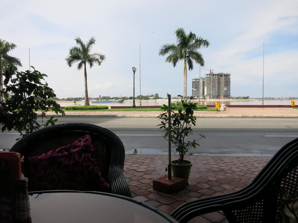 Khmeroyal Hotel Phnom Penh Exterior foto